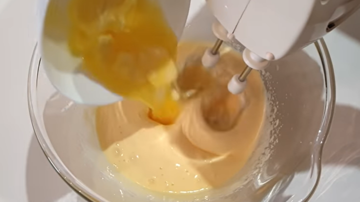 Italské máslové sušenky s jablky a pomerančovou kůrou