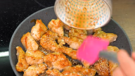 Čínské kuřecí řízečky v medové omáčce se sezamovými semínky