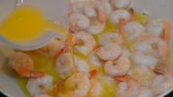 Lahodné a jemné krevety na másle s česnekem a petrželkou