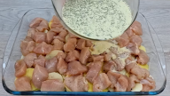 Zapečená kuřecí prsíčka s bramborem, mozzarellou a rajčaty