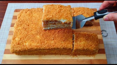 Dokonalý domácí medový dort se smetanovým krémem