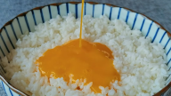 Pravá čínská smažená rýže s vajíčkem, párkem a zeleninou