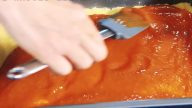 Mřížkový koláč na plech se sladkým tvarohem, meruňkovým džemem a bílkovým sněhem
