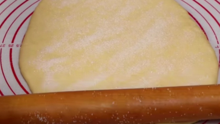 Jednoduché sušenky z kefírového těsta sypané cukrem