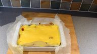 Nadýchaný koláč Aniko s vanilkovým krémem a šlehačkovým topingem