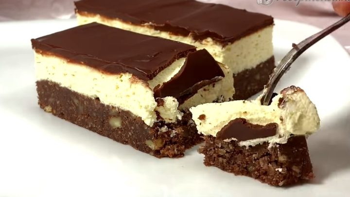 Nejlahodnější nepečený dort Nanaimo Bar Cake s vanilkovým krémem