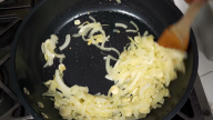 Kuřecí prsa s paprikami v jemné omáčce se sýrem feta