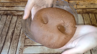 Sušenky z ořechového těsta plněné šlehačkovým krémem