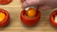 Rajčatové mističky plněné vajíčkem a mozzarellou