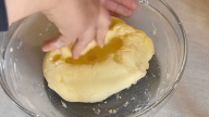 Křehké kulaté máslové sušenky bez mouky a mléka