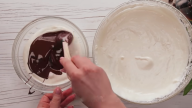 Nádherný nepečený mramorovaný cheesecake se sušenkovým korpusem