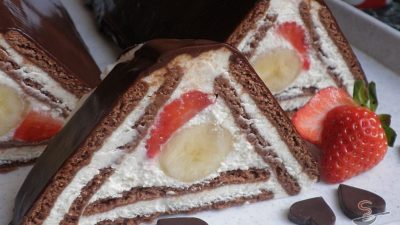 Nepečený sušenkový dort „střecha“ s ovocem