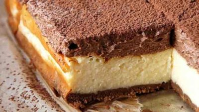 Sušenkový dort s tvarohovou náplní a čokoládovou pěnou