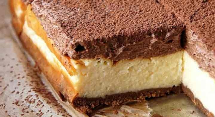 Sušenkový dort s tvarohovou náplní a čokoládovou pěnou