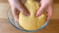 Rychlé domácí sušenkové střapce z máslového těsta