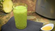 Energizující nápoj a vitaminová bomba z tropického ovoce proti zimním chmurům a únavě