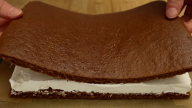 Kakaové řezy se smetanovou náplní a čokoládovou polevou