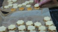 Čerstvé sušenky s marmeládou, které se vám rozplynou na jazyku