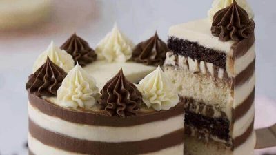 Dvoubarevný dort, který překvapí chutí i krásným vzhledem