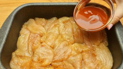 Pečená kuřecí prsa s bramborem, z jednoho pekáčku