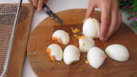 Netradiční omeleta se dvěma druhy vajec