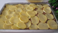 Zapečené brambory s hovězím masem a sýrem