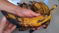 Slaná roláda z přezrálých banánů