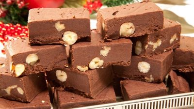 Domácí čokoláda se dvěma druhy oříšků