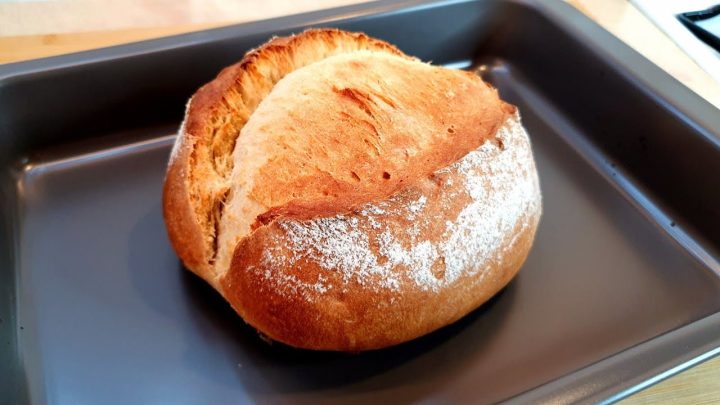 Jednoduchý domácí chléb jako z pekárny