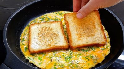 Plněné toasty z pánve s vaječnou omeletou