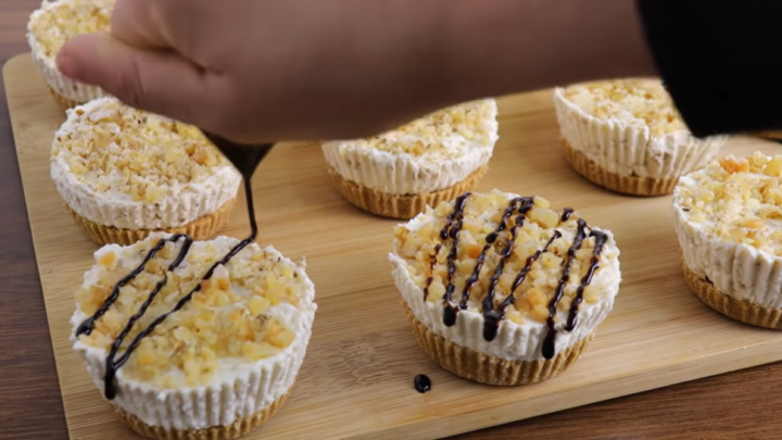 Nepečené sušenkové muffiny s mascarpone a ořechy