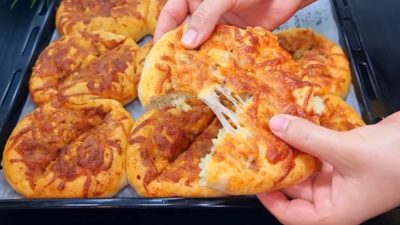 Bramborové pizza koláčky se sýrem