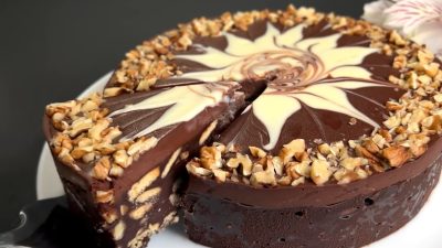 Jednoduchý nepečený dort se sušenkami a čokoládou
