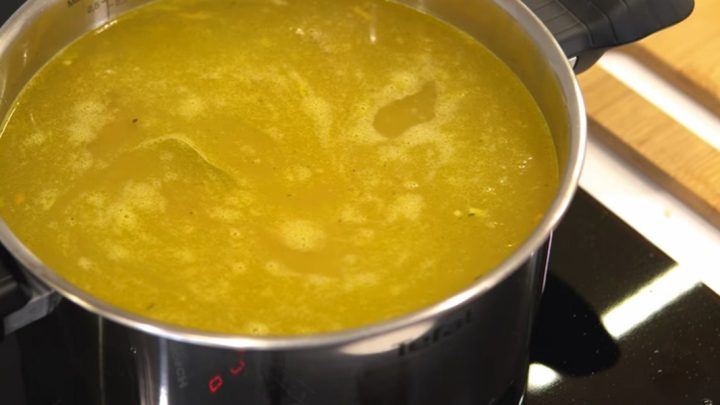 Zeleninová polévka s masovými knedlíčky