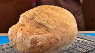 Domácí rustikální chléb jen ze 4 ingrediencí