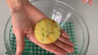 Smažené bramborové placky v těstíčku