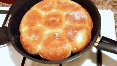 Kynutý chléb pečený v pánvi