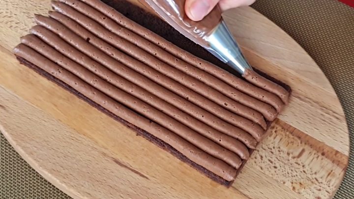 Luxusní vrstvený čokoládový dortík bez mouky