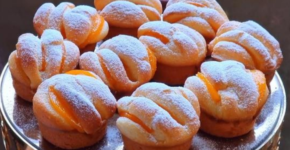 Muffiny s kompotovanými broskvemi
