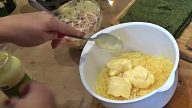Velikonoční salátový dort ze špenátu, hub, šunky a sýra