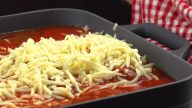 Zapečené špagety v hovězím karbanátku s rajčatovou omáčkou a sýrem