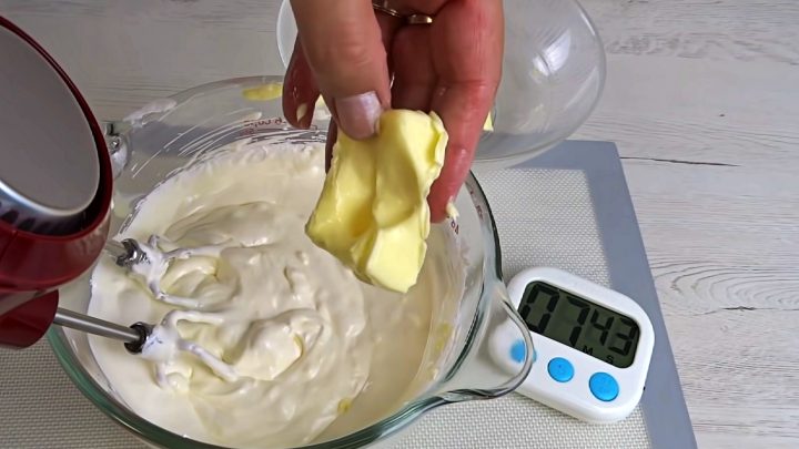 Švýcarský máslový krém „Swiss Meringue“