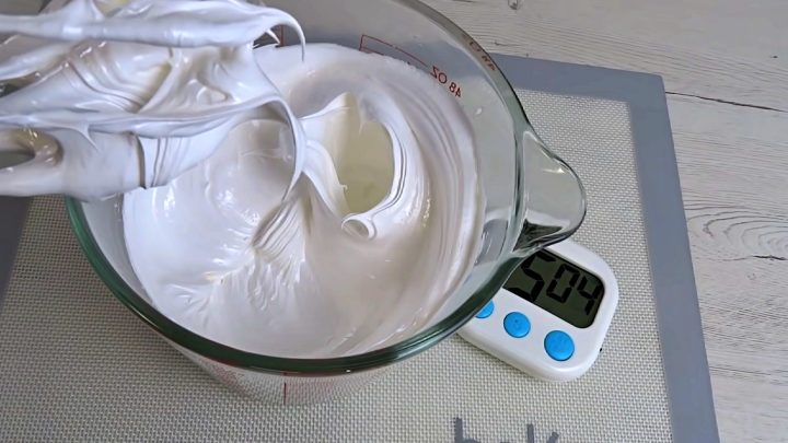 Švýcarský máslový krém „Swiss Meringue“