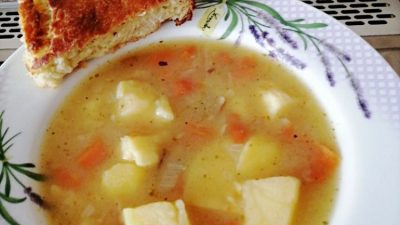 Bramborová polévka s bramborovou buchtou