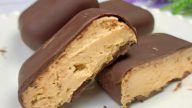 Čokoládové kostky s ořechovou náplní
