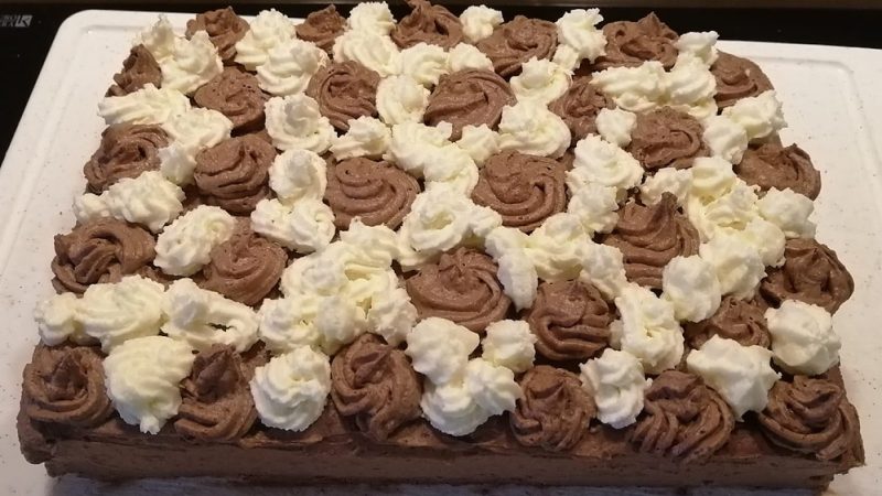 Čokoládový dort ve stylu Ferrero Rocher - VařímeDobroty.cz