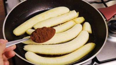 Kakaovo-banánový koláč z pánve