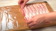 Sekaná ve slanině s cibulovou náplní