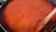Mleté maso plněné mrkví a hráškem v rajčatové omáčce