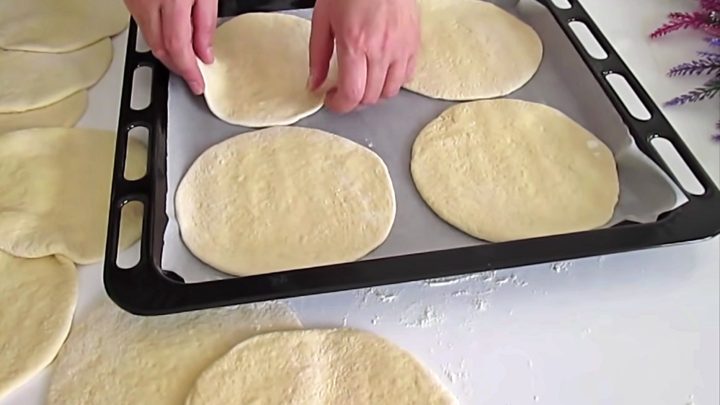 Jednoduchý domácí pita chléb